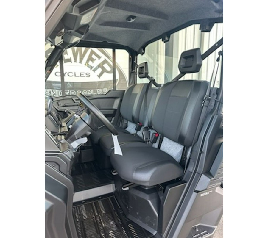 2026 Can-Am® Defender XT CAB HD11 With 10.25 in.display