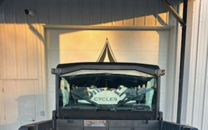 2026 Can-Am® Defender XT CAB HD11 With 10.25 in.display