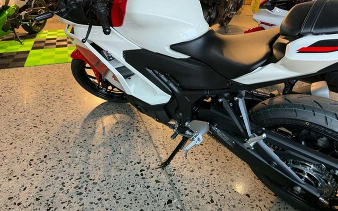 2026 Yamaha YZF R3 70Th Anniversary Edition