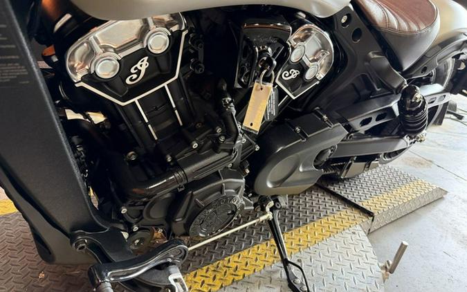 2023 Indian Scout Bobber ABS Silver Quartz Smoke