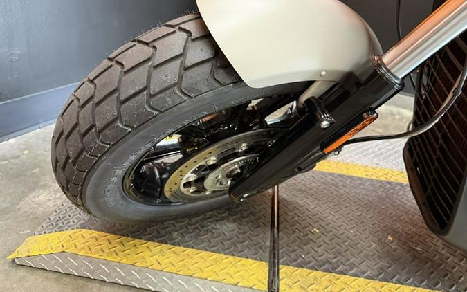 2023 Indian Scout Bobber ABS Silver Quartz Smoke