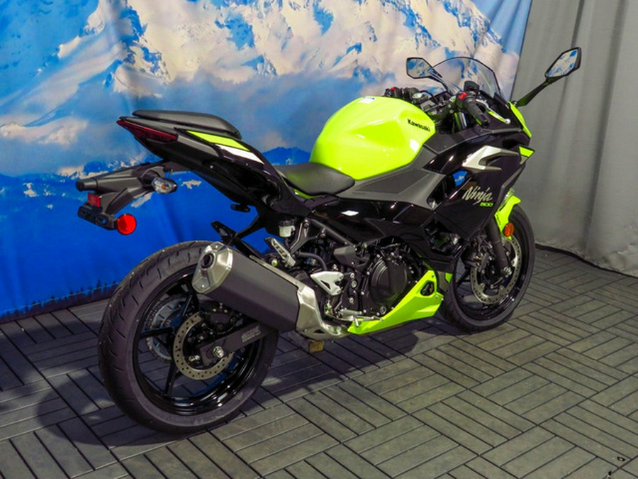 2026 Kawasaki Ninja 500 ABS Metallic Yellowish GreenEbony