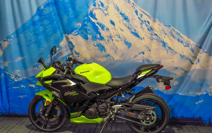 2026 Kawasaki Ninja 500 ABS Metallic Yellowish GreenEbony
