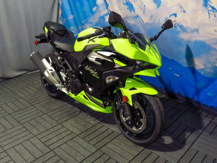 2026 Kawasaki Ninja 500 ABS Metallic Yellowish GreenEbony