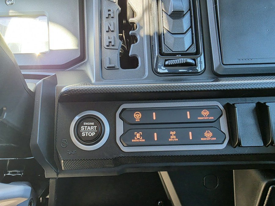 2026 Can-Am Defender MAX XT CAB HD11