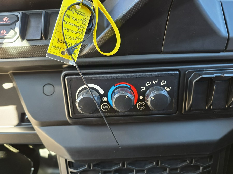 2026 Can-Am Defender MAX XT CAB HD11