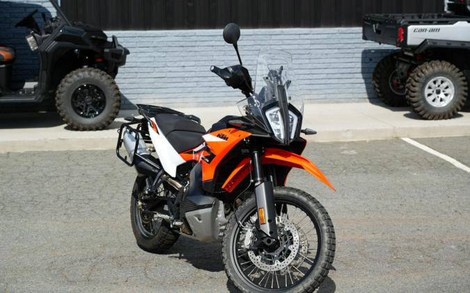 2023 KTM Adventure 890