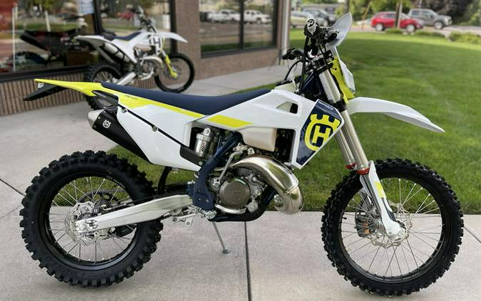 2023 Husqvarna FE 450 First Look [6 Fast Facts – New Model]