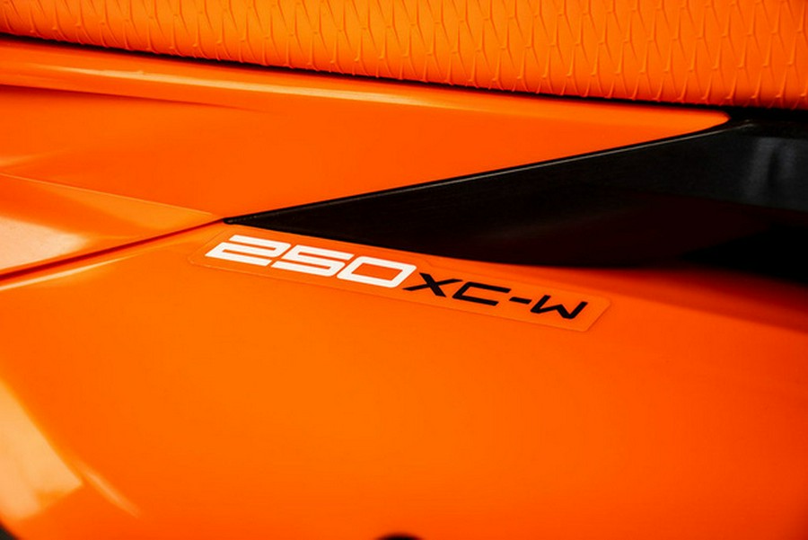 2025 KTM XC 250 W