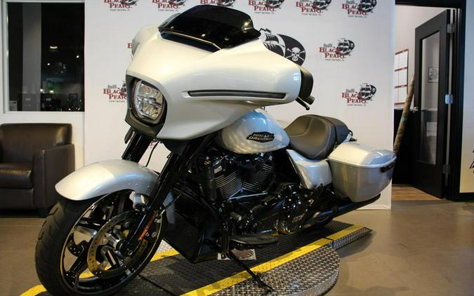2024 Harley-Davidson® FLHX ATLAS SILVER
