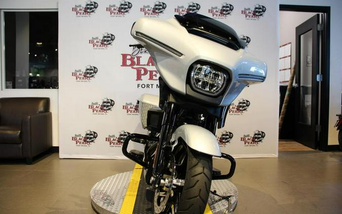 2024 Harley-Davidson® FLHX ATLAS SILVER