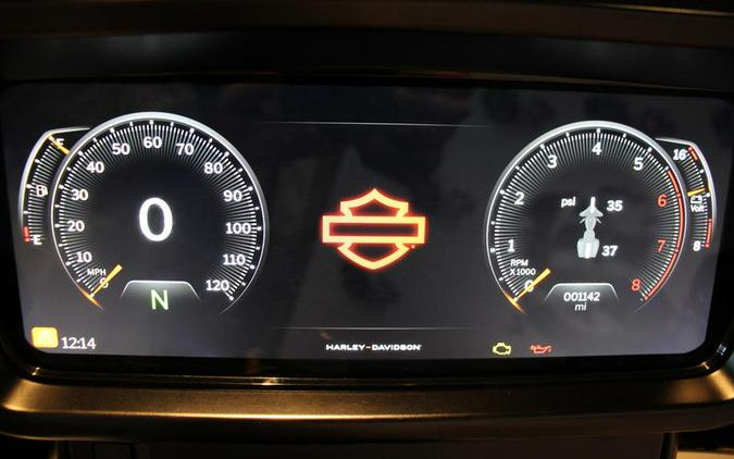 2024 Harley-Davidson® FLHX ATLAS SILVER