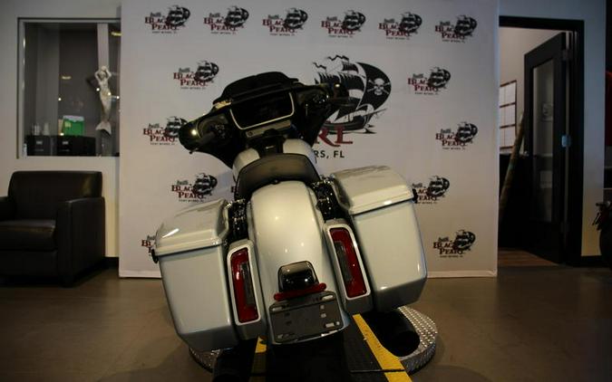 2024 Harley-Davidson® FLHX ATLAS SILVER