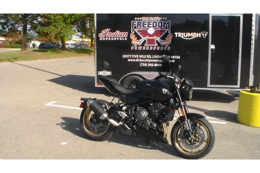 2027 Trident 800 - Triumph