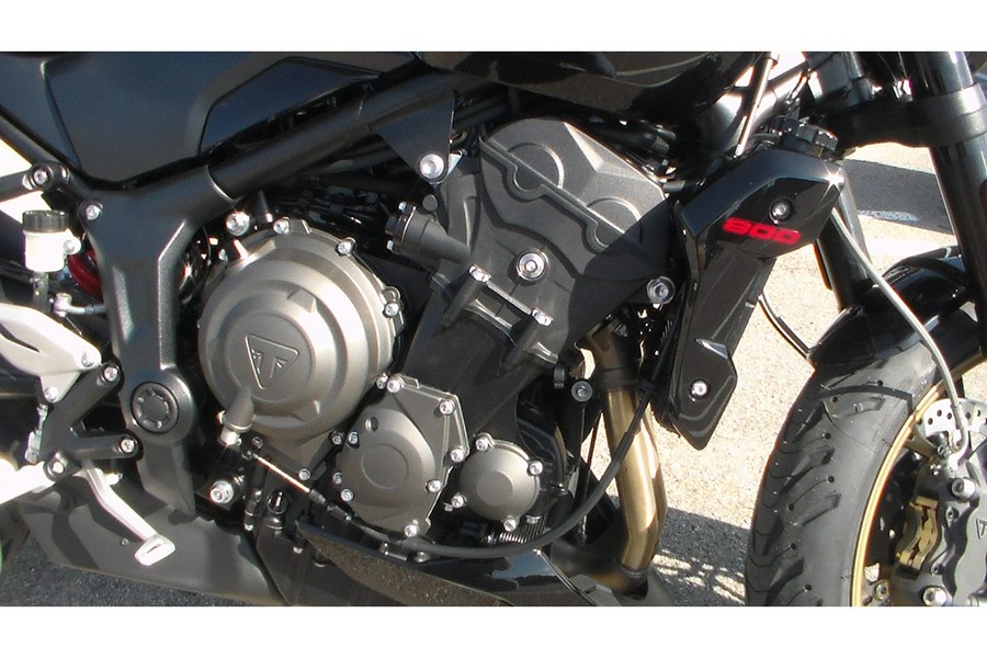 2027 Trident 800 - Triumph