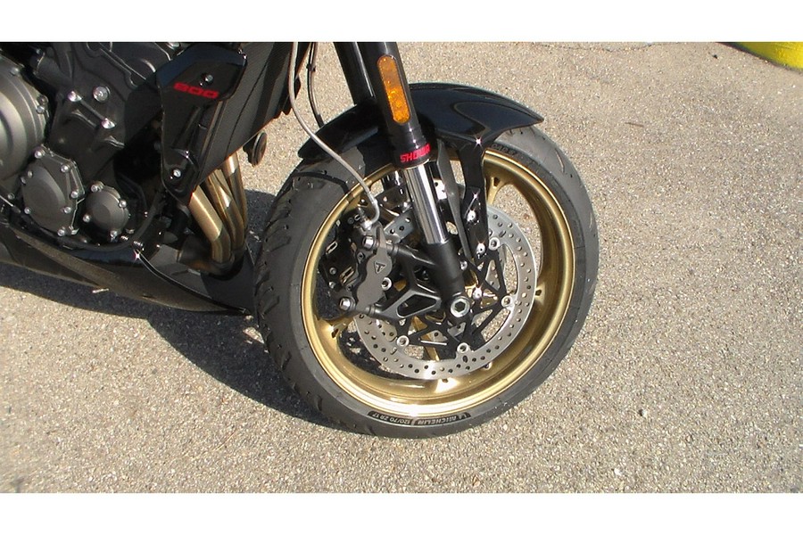 2027 Trident 800 - Triumph