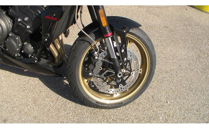 2027 Trident 800 - Triumph