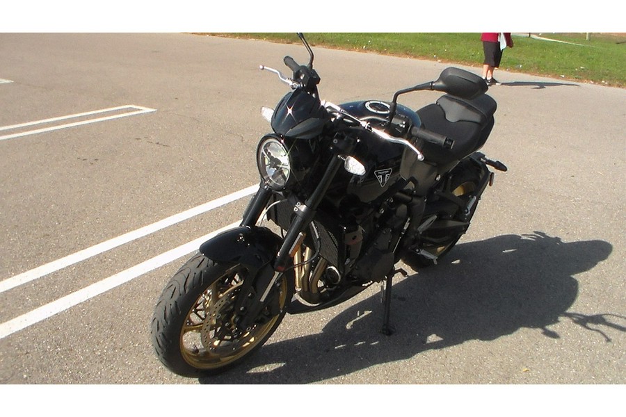 2027 Trident 800 - Triumph