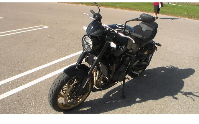 2027 Trident 800 - Triumph