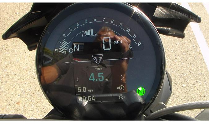 2027 Trident 800 - Triumph