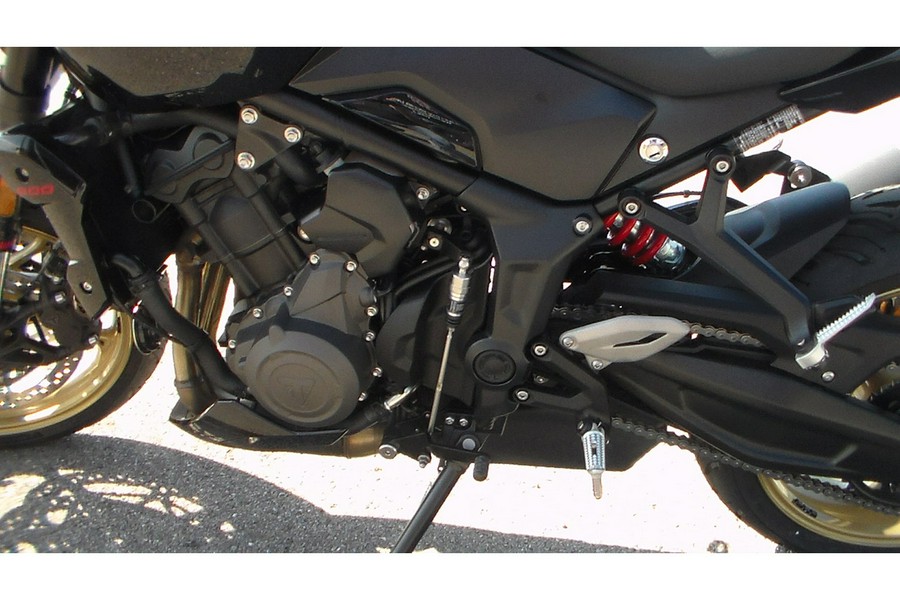2027 Trident 800 - Triumph