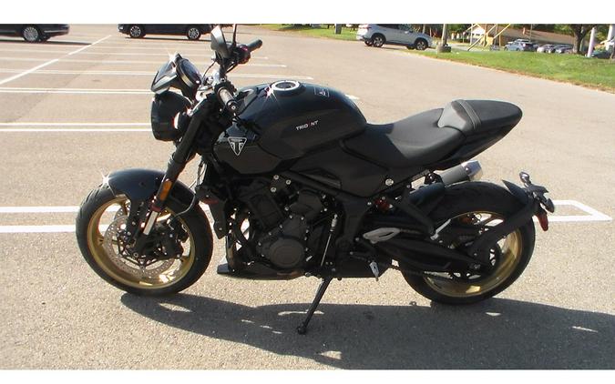 2027 Trident 800 - Triumph