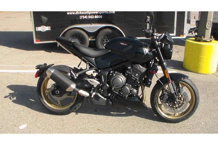 2027 Trident 800 - Triumph