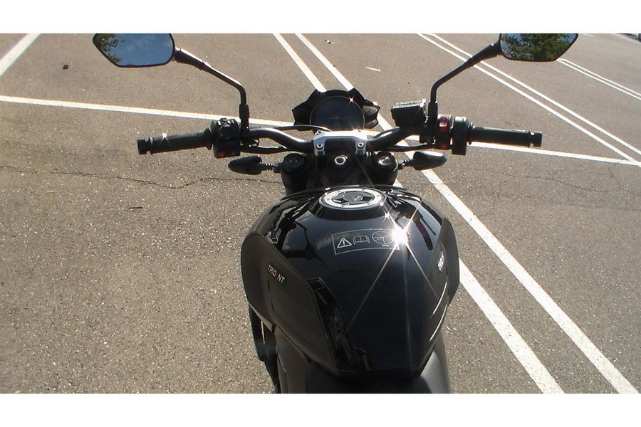 2027 Trident 800 - Triumph