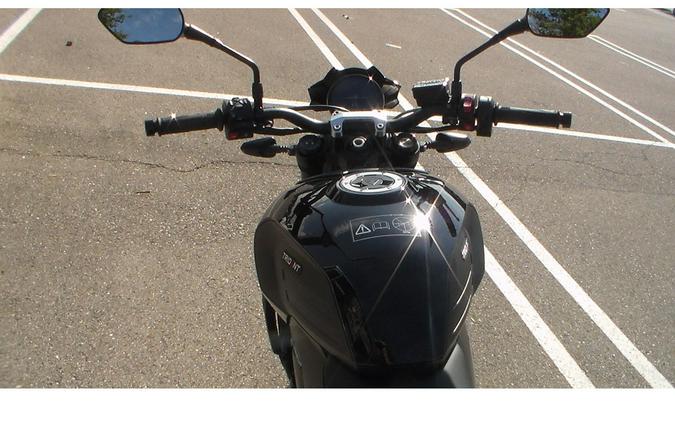 2027 Trident 800 - Triumph