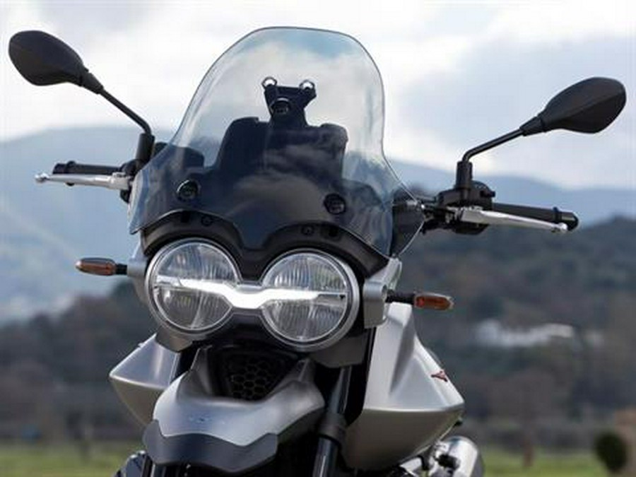 2025 Moto Guzzi V85 Strada