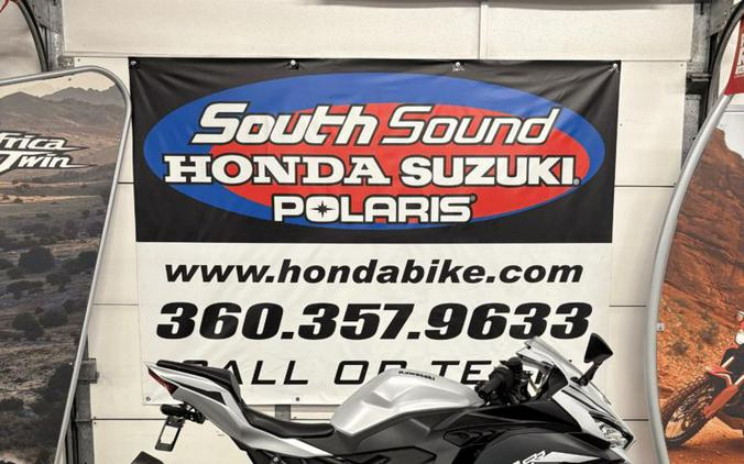 2025 Kawasaki NINJA® ZX™-4RR ABS