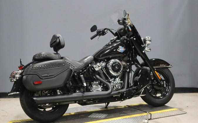2025 Harley-Davidson Heritage Classic Vivid Black w/Cast Wheels