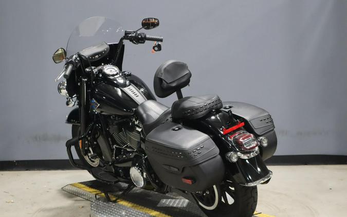 2025 Harley-Davidson Heritage Classic Vivid Black w/Cast Wheels