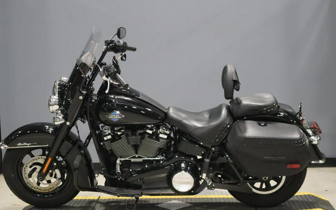 2025 Harley-Davidson Heritage Classic Vivid Black w/Cast Wheels