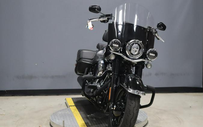 2025 Harley-Davidson Heritage Classic Vivid Black w/Cast Wheels