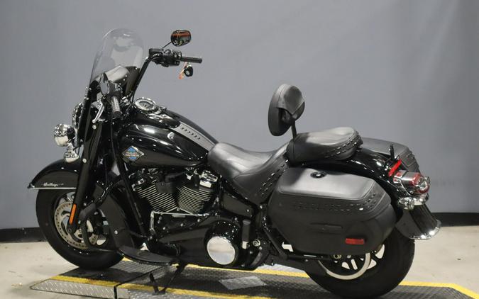 2025 Harley-Davidson Heritage Classic Vivid Black w/Cast Wheels