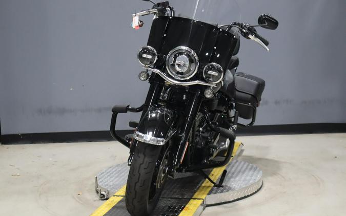 2025 Harley-Davidson Heritage Classic Vivid Black w/Cast Wheels