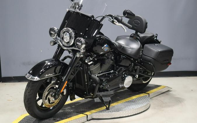 2025 Harley-Davidson Heritage Classic Vivid Black w/Cast Wheels