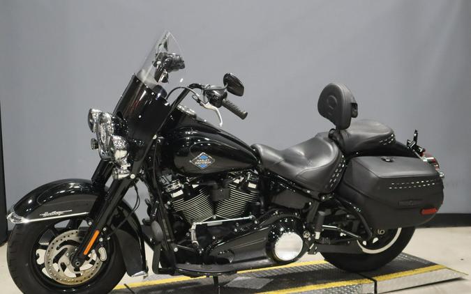 2025 Harley-Davidson Heritage Classic Vivid Black w/Cast Wheels