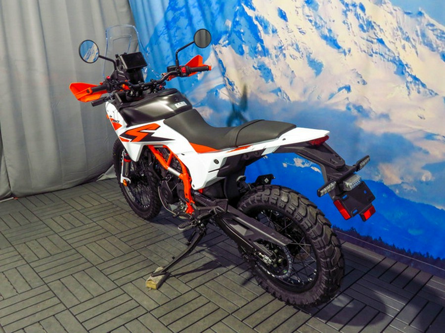 2025 KTM Adventure 390 R