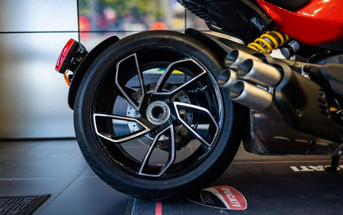 2025 Ducati DIAVEL V4