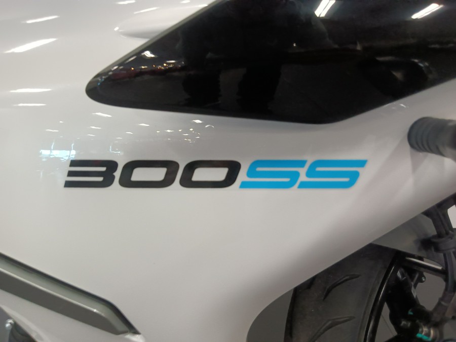2025 CFMOTO 300SS
