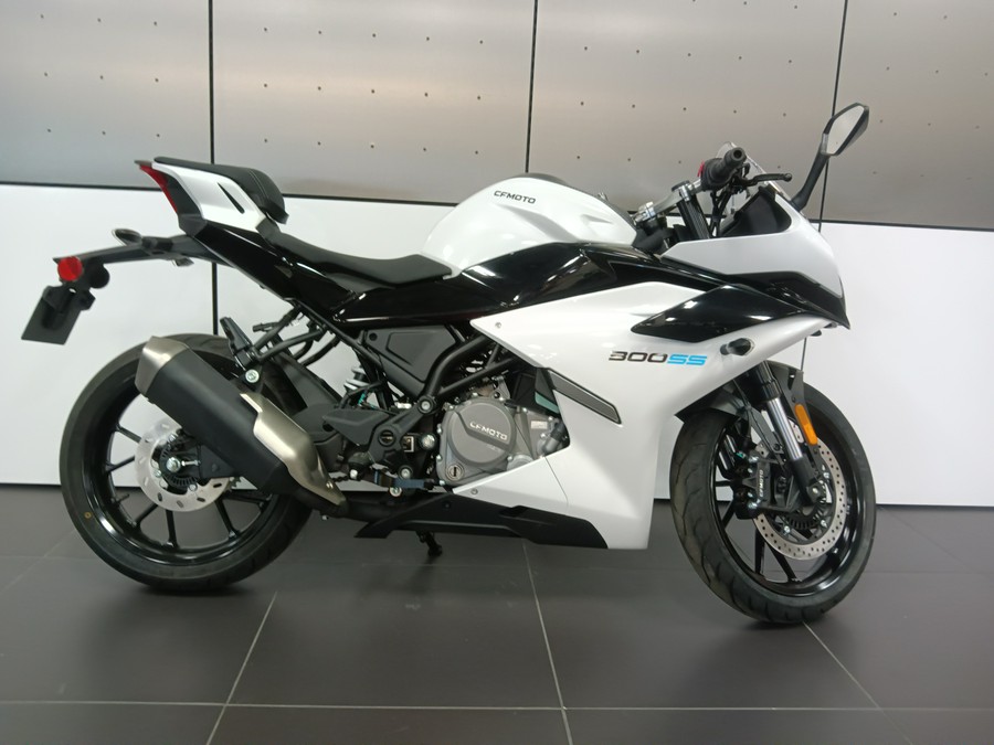 2025 CFMOTO 300SS