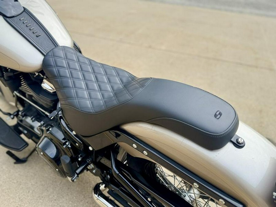 2018 Harley-Davidson® FLHCS - Softail® Heritage Classic 114