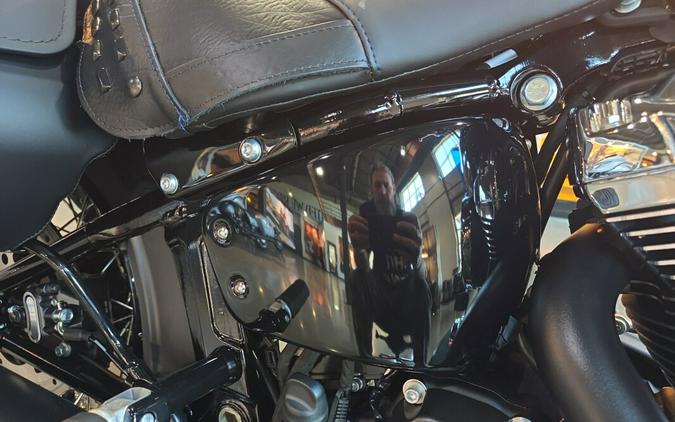 2026 Harley-Davidson® Heritage Classic® FLHC