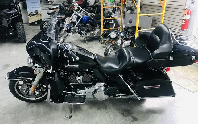 2018 Harley-Davidson® FLHTCU