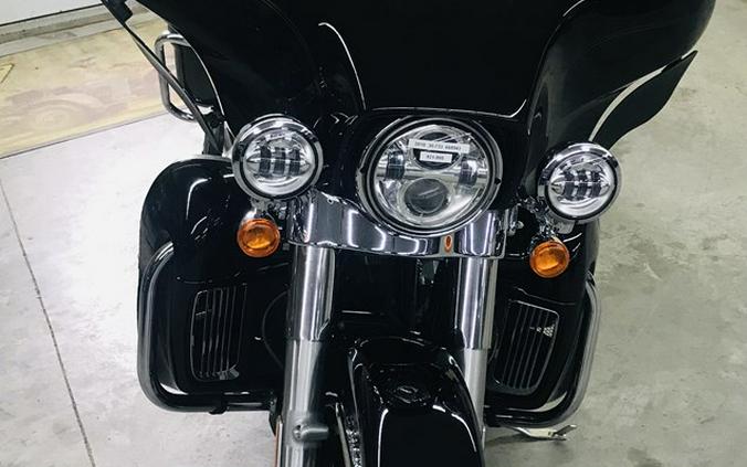 2018 Harley-Davidson® FLHTCU