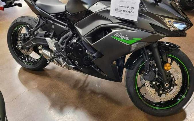 2024 Kawasaki Ninja® 650 Metallic Matte Graphenesteel Gray/Ebony