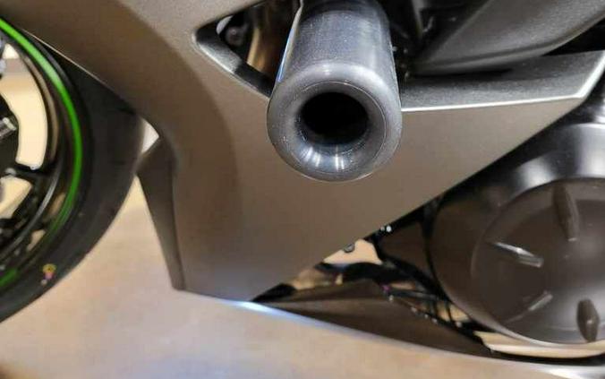 2024 Kawasaki Ninja® 650 Metallic Matte Graphenesteel Gray/Ebony