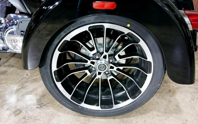 2025 Harley-Davidson® FLHTCUTG - Tri Glide® Ultra